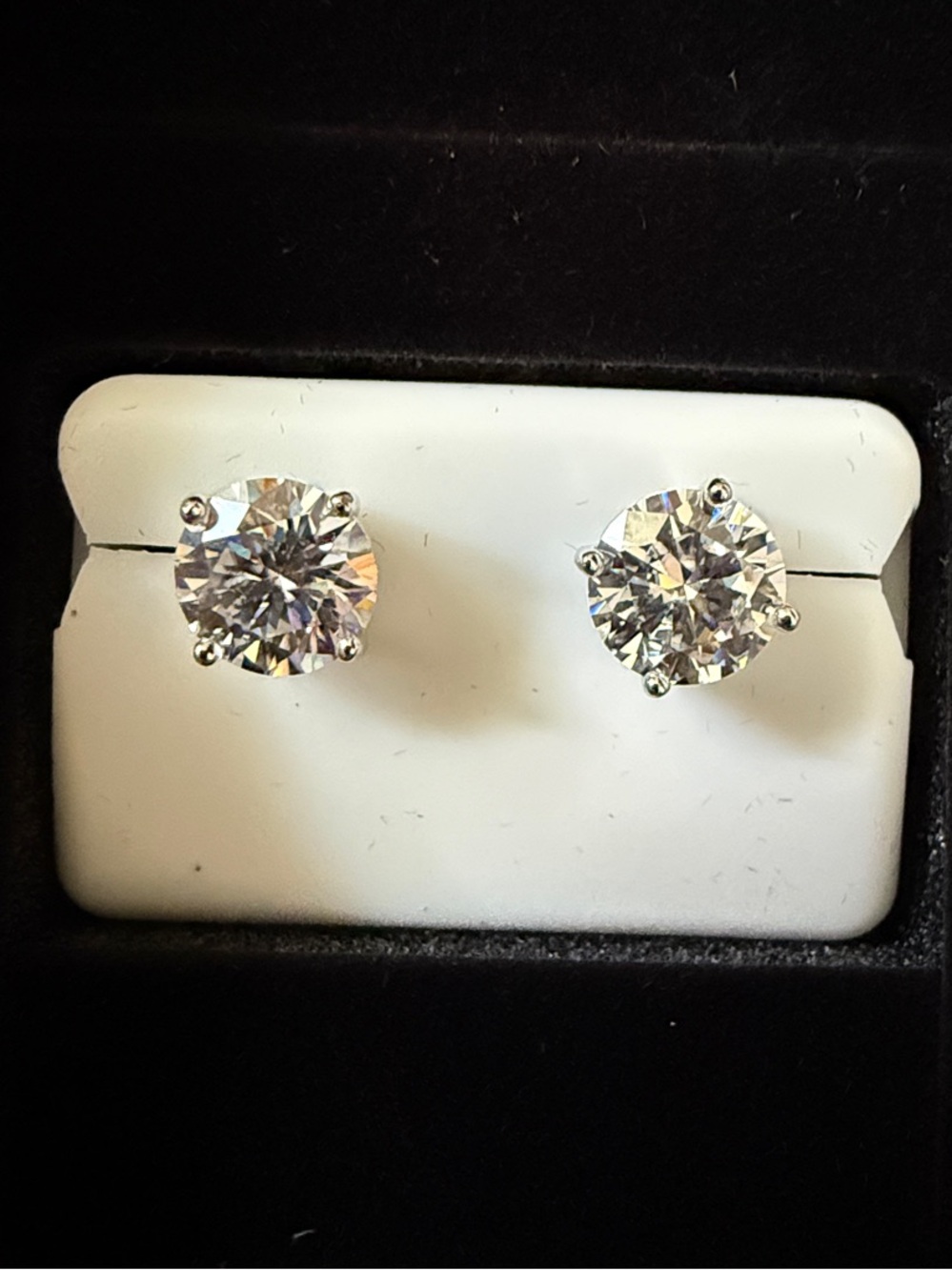 Brilliant Round Solitaire Stud Earrings in Silver-White